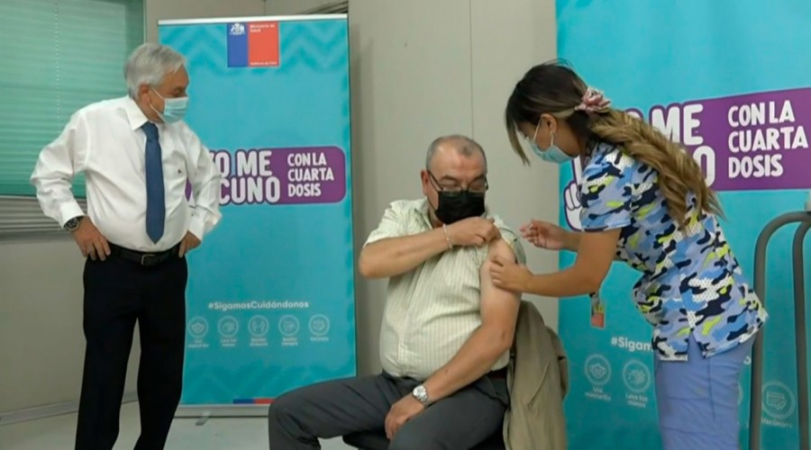 Comenzó la vacunación de la cuarta dosis de refuerzo: Conoce a quiénes les corresponde esta semana Comenzó la vacunación de la cuarta dosis de refuerzo: Conoce a quiénes les corresponde esta semana