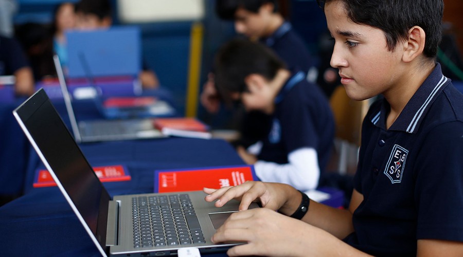 Becas TIC 2022: Conoce qué estudiantes pueden recibir un computador gratuito con internet