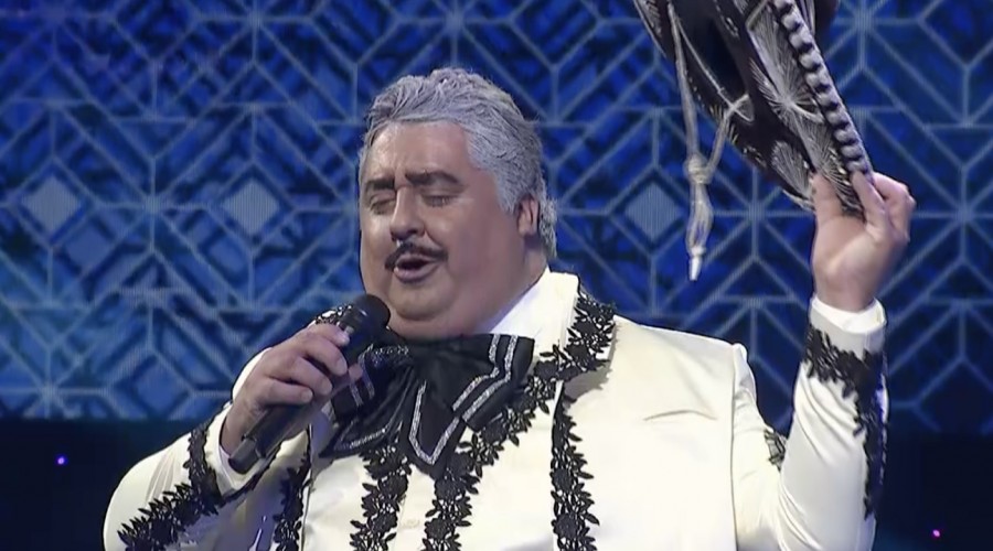 Huaso Filomeno lo dejó todo en el escenario con su tributo a Vicente Fernández