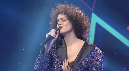 Emilia Dides sacó aplausos con su tributo a Whitney Houston