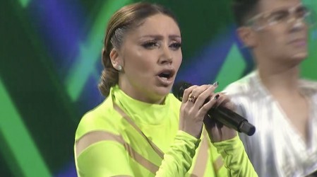 Caro Molina canta