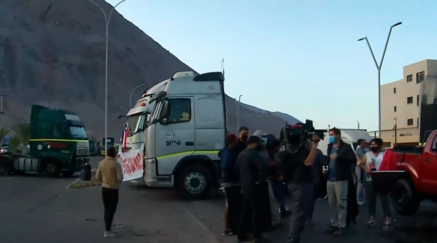 'La idea es colapsar el aeropuerto': Vocero de camioneros por bloqueo en principales rutas de Iquique