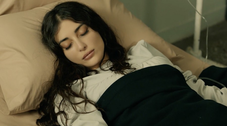 Mujgan intenta suicidarse (Capítulo 230 - Parte 1)