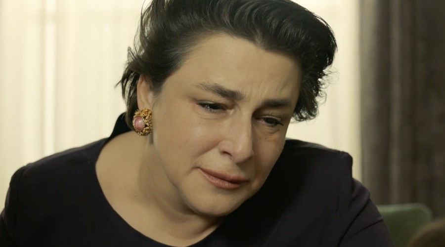 Mujgan recrimina a Behice por salvarle la vida (Capítulo 231 - Parte 2)