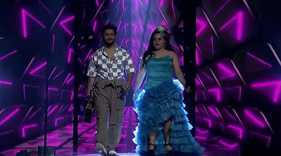 Javiera Flores versus Felipe Parra: Protagonizaron duelo de voces pop en 