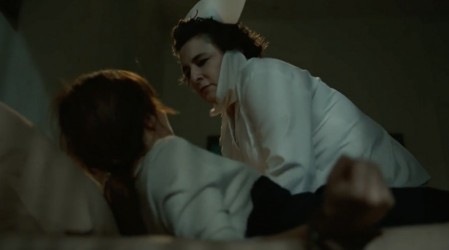 Behice intenta matar a Zuleyha (Capítulo 240 - Parte 2)