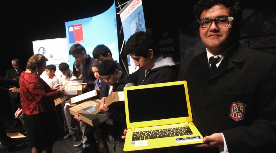 Becas TIC: Revisa cuándo se entregará un computador gratuito y quiénes lo reciben