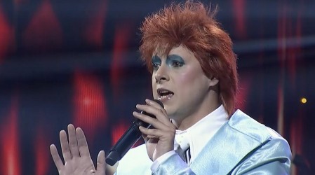 Sebastián Longhi cierra la primera parte del capítulo con su tributo a David Bowie
