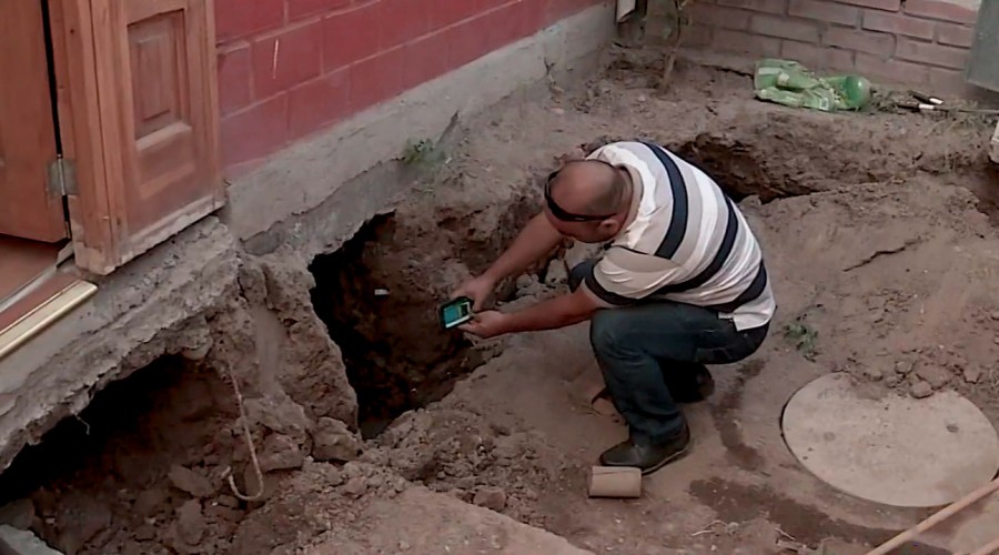 'Casas de silicona': Propietarios de Colina denuncian socavones y grietas en viviendas nuevas