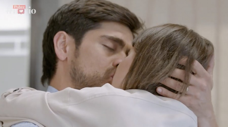 El beso de Santiago y Francisca