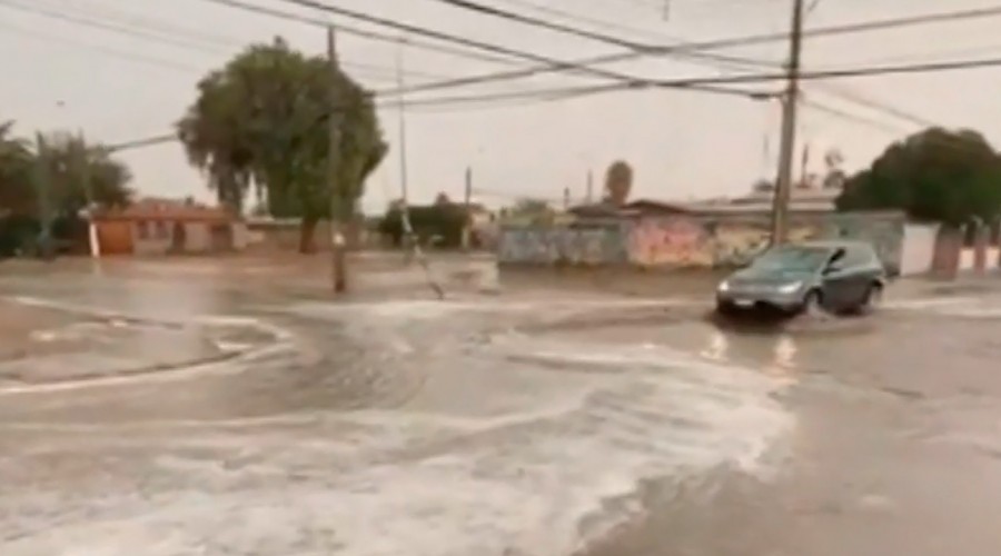 'La ciudad no está operando con normalidad': Alcalde de Calama tras intensas lluvias en la zona norte