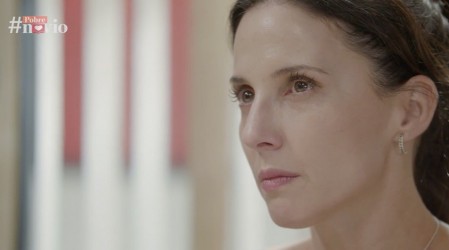 Alicia es cuestionada por la prensa