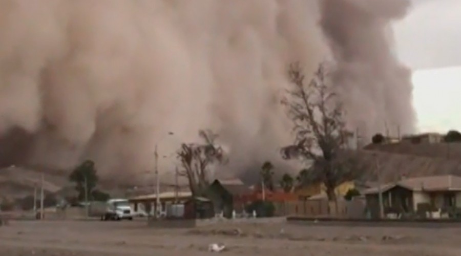'La sensación de la gente es de temor': Alcalde de Diego de Almagro tras gigantesca tormenta de arena