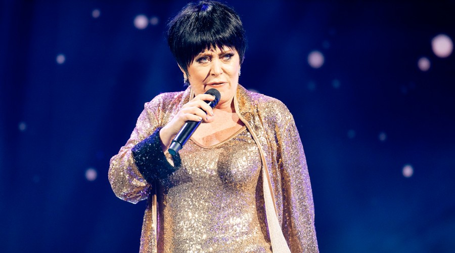 Andrea Tessa realiza una increíble presentación de su tributo Liza Minnelli