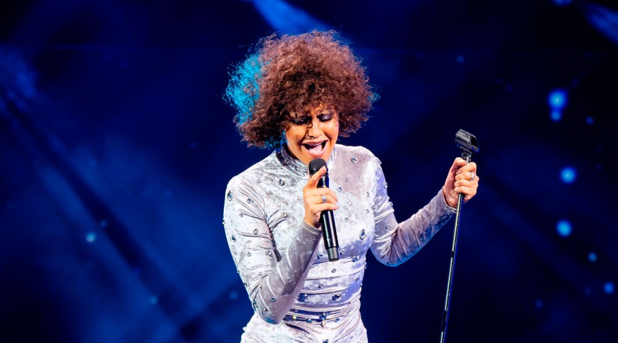 Emilia Dides entrega apasionado tributo a Whitney Houston