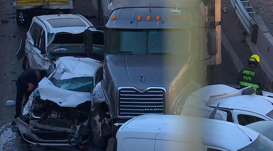 Con corte de tránsito: Choque múltiple en Américo Vespucio termina con 12 vehículos involucrados