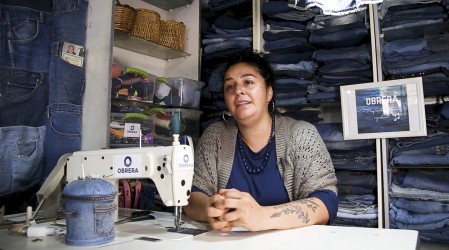 Conoce el emprendimiento Obrera: Dedicado al supra-reciclaje en base a telas de jeans