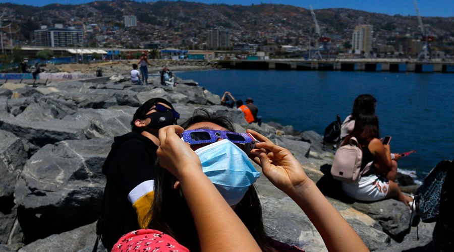 Este sábado ocurrirá el único eclipse solar del año: Conoce a qué hora empezará en cada región