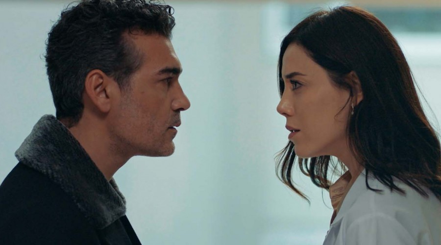 ¿El George Clooney turco?: Comparan al protagonista de "Traicionada" con el famoso actor