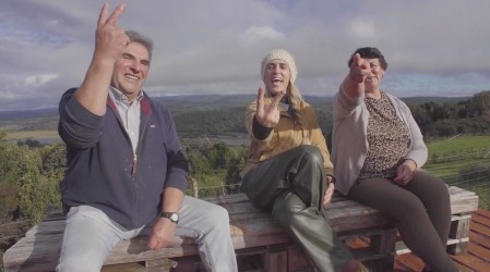 Virginia Demaría recorre la Isla Grande de Chiloé para conocer sus tradiciones