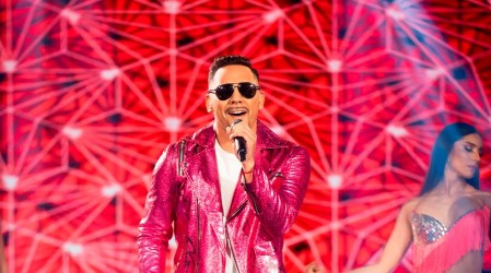 Trajo toda la sensualidad de la bachata: Mira la presentación de Reinaldo Pino como Romeo Santos