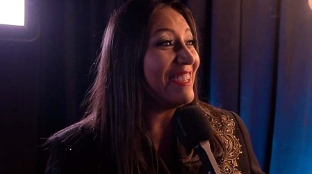 Caroll Azana brilló en el escenario de 'El Retador' como imitadora de Ana Gabriel