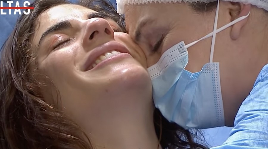 "Gaspar recibió la guagua": Tuiteros teorizan sobre el médico presente en el parto de Olivia