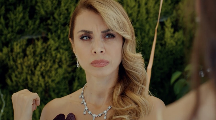 Eda recibe críticas en su fiesta de compromiso (Capítulo 04 - Parte 2)