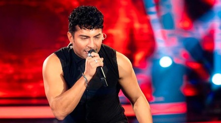 Jonás Scheider encendió el escenario de "El Retador" con su imitación de Chayanne