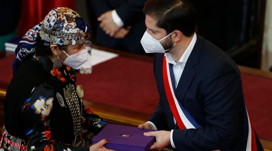 Revive la entrega de la propuesta de nueva Constitución al Presidente Gabriel Boric