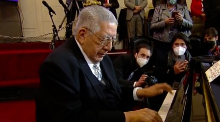 Redes sociales elogian a Valentín Trujillo tras interpretación de Himno Nacional