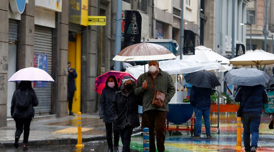 Lluvias intensas en Santiago: Revisa cuándo y a qué hora comienzan las precipitaciones