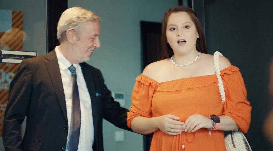 Avance extendido: Melek comenzará a trabajar con Selin