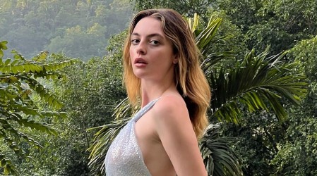 Melis Sezen encendió las redes posando con un diminuto bikini