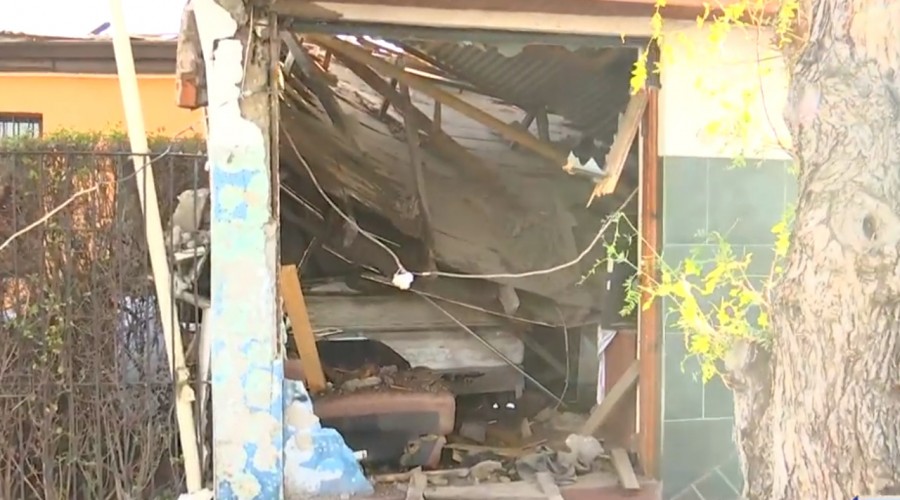 Fuga de gas causa explosión en casa en San Joaquín: Dejó dos lesionados