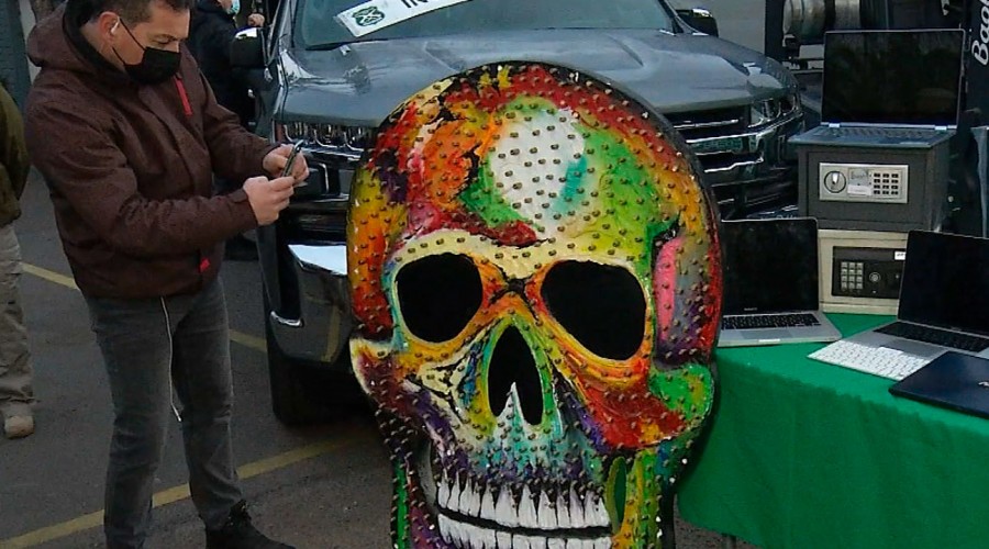 Cae banda de "Los Macacos": Conozca los detalles de la artística calavera que adornaba la casa de su líder