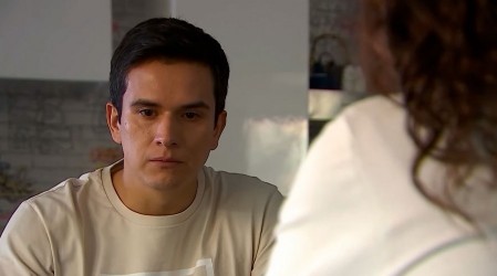 Muriel le confiesa a Gabriel que está confundida con Iván