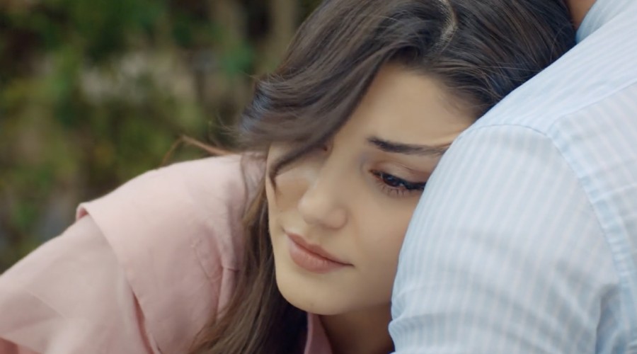 Serkan consuela a Eda (Capítulo 28 - Parte 1)
