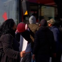 Comerciantes ambulantes protestan en Plaza de Maipú por desalojo