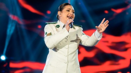 La sargento de Carabineros Lydia Correa volvió a "El Retador" para demostrar su talento en el canto