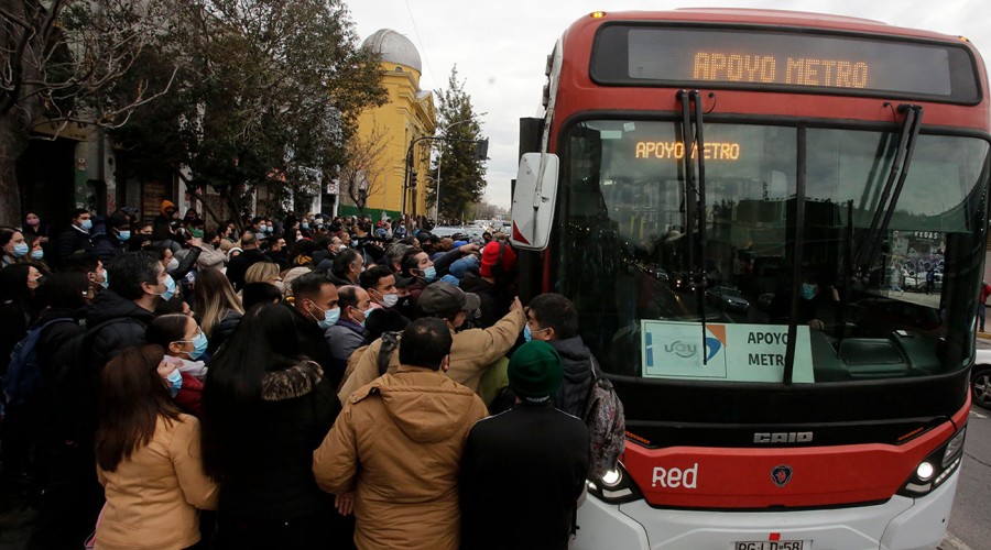 Cinco estaciones de Línea 2 de Metro están sin servicio: Revisa los recorridos de refuerzo en superficie