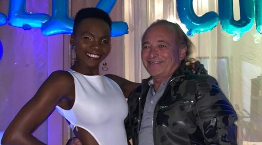 Joven pareja de 'Tatón' Púrpura subió llamativas fotos en topless en la nieve