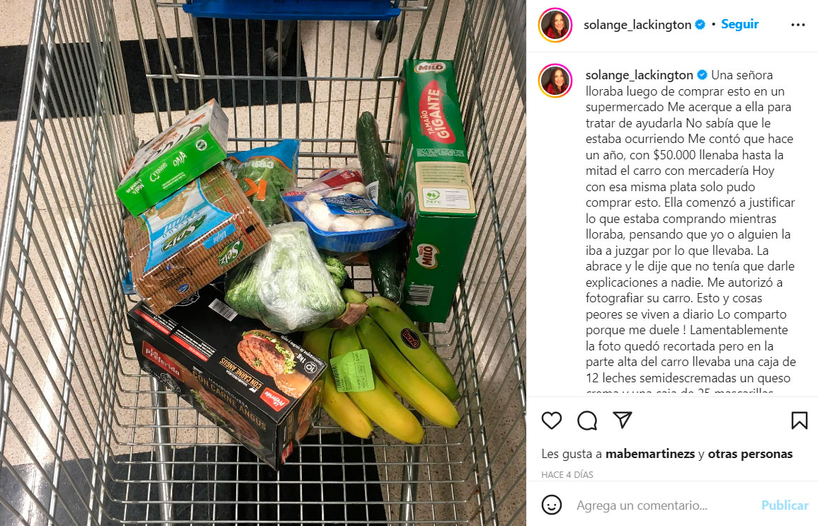 Solange Lackington registra carro de supermercado de adulta mayor