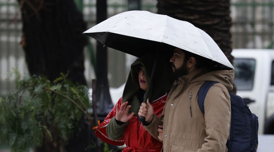 A preparar los paraguas: Vuelven las lluvias para la Región Metropolitana esta semana