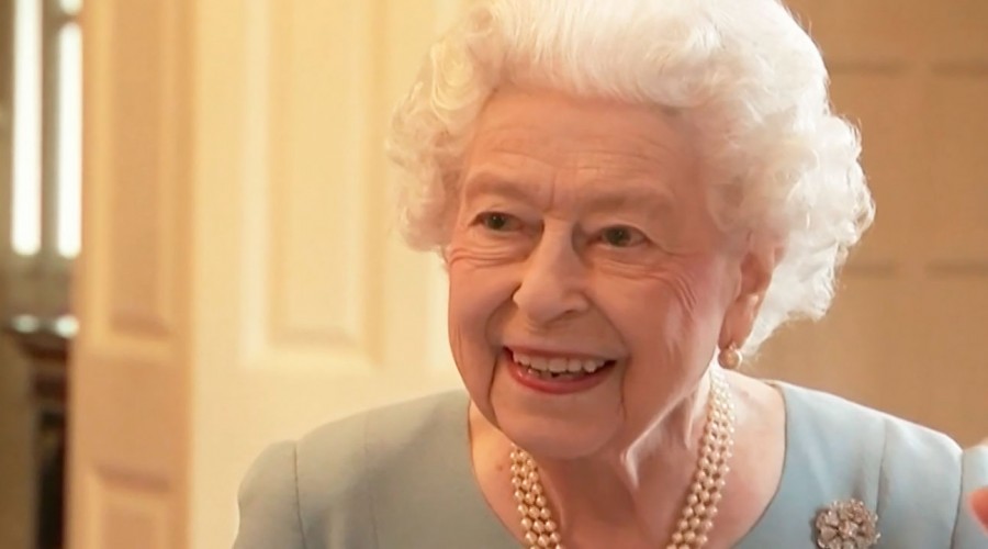 Reina Isabel II se encuentra bajo vigilancia médica y causa preocupación en Reino Unido