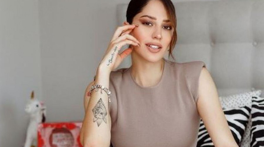 Fernanda Figueroa lució coqueto topless en Instagram