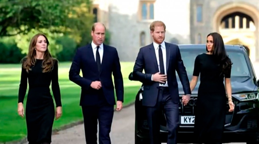 Prensa británica señala 'pacto' entre Harry y William para aparecer juntos tras muerte de la Reina Isabel II Prensa británica señala 'pacto' entre Harry y William para aparecer juntos tras muerte de la Reina Isabel II