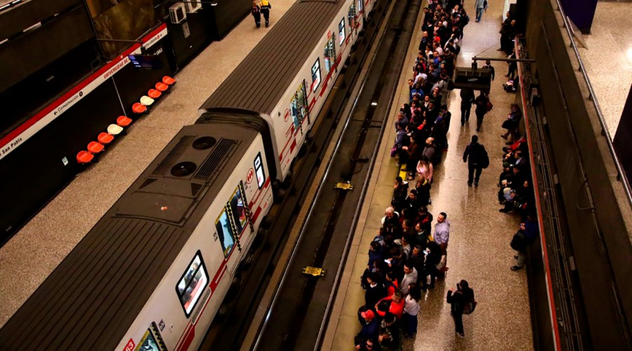 Metro de Santiago extenderá sus horarios durante Fiestas Patrias en 19 estaciones