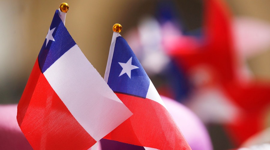Multas de hasta $300 mil pesos: Averigua cómo poner bien la bandera chilena y no arriesgar sanciones
