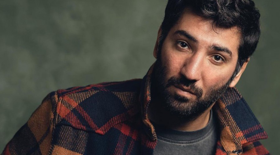 Aras en "Traicionada": Actor turco Berkay Ates luce irreconocible en su nueva película